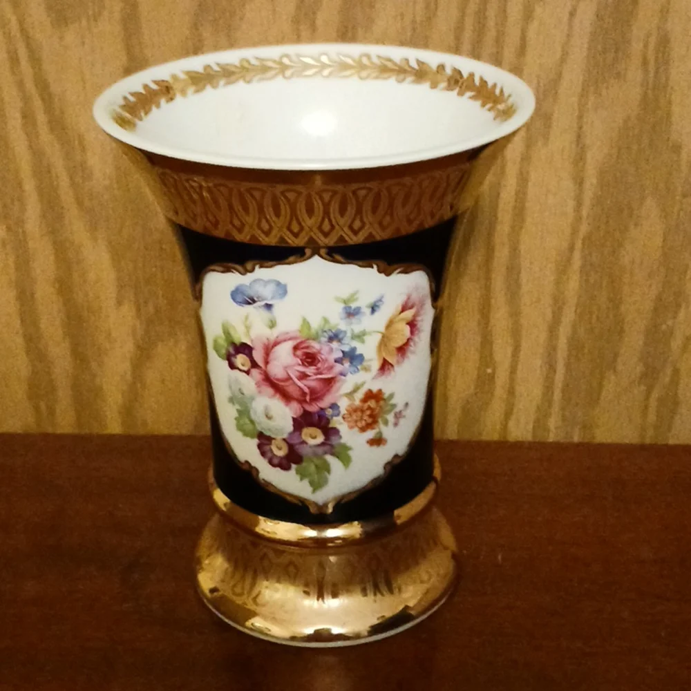 Bohemia Countess Collection Leander 1946 Floral Vase - Picture 1 of 4